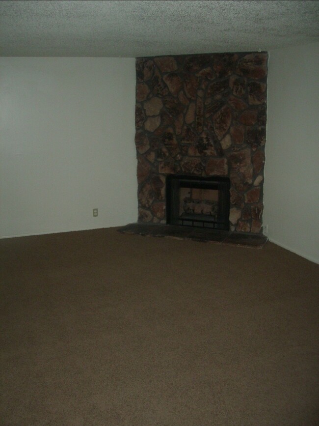 Building Photo - 475-477 Delta Cir