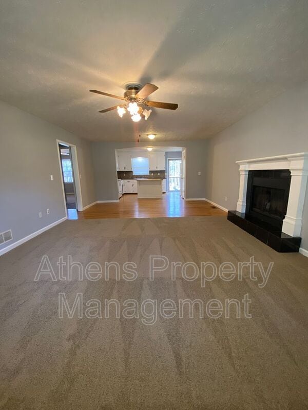 Building Photo - 1341 Bouldercrest Cir