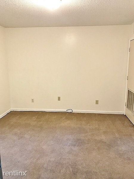 Building Photo - 3 br, 3 bath Townhome - 104 Saint James Place