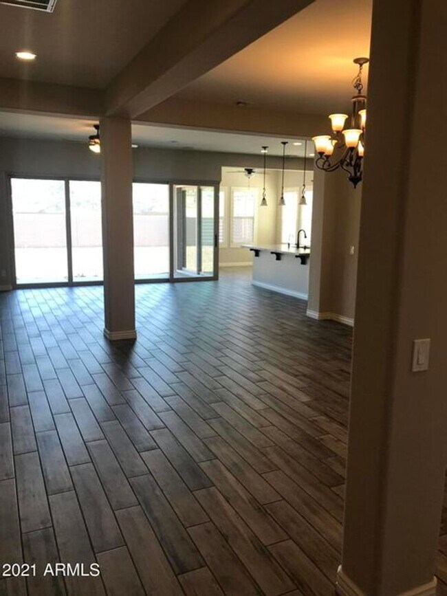 Building Photo - Beautiful Foothills 4 Bed and 3 Bath
