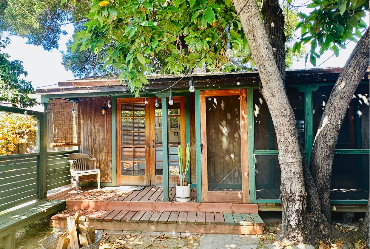 Charming Guest Cottage - 2181 W 29th Pl