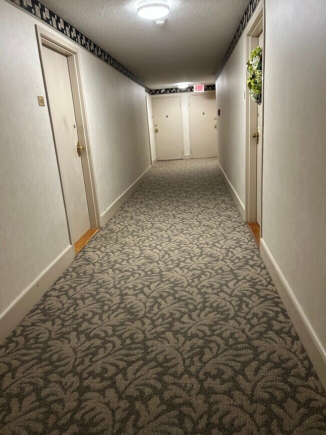 Foto del edificio - 300 Park Terrace Dr