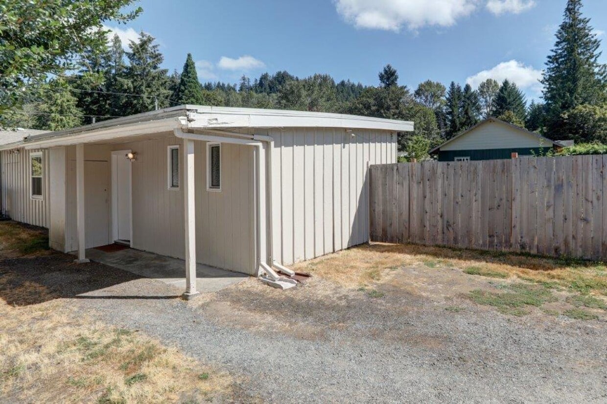 435 NE Birch St Unit 435 1/2, Issaquah, WA 98027 Room for Rent in