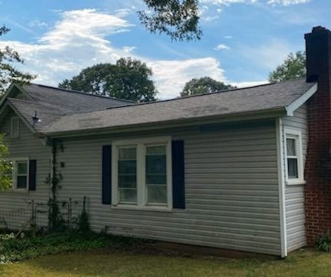 Side View - 802 Ashwood St