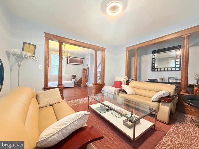 Building Photo - 3119 South Dakota Ave NE