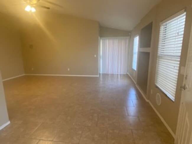 Building Photo - BEAUTIFUL SINGLE LEVEL 3 BEDROOM HOME IN PRIME GILBERT LOCATION.