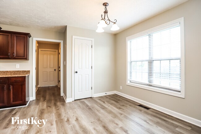 Building Photo - 717 Cavalier Dr