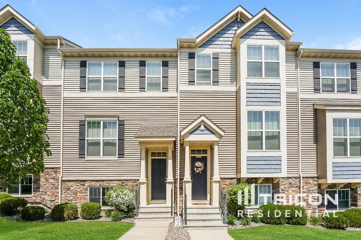 Foto principal - 8303 Norwood Ln N