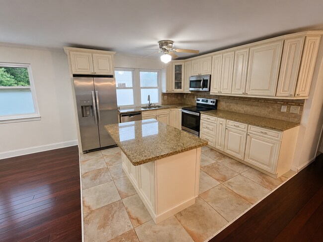 Foto del edificio - 1510 Pine Acres Blvd