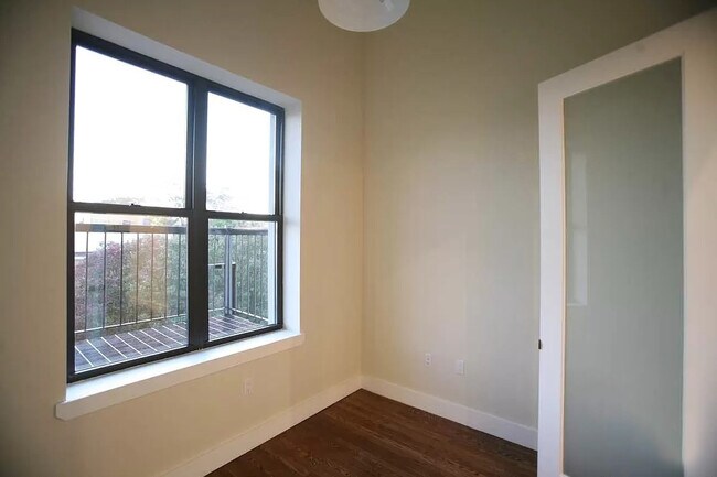 Foto del edificio - EVERGREEN AVENUE