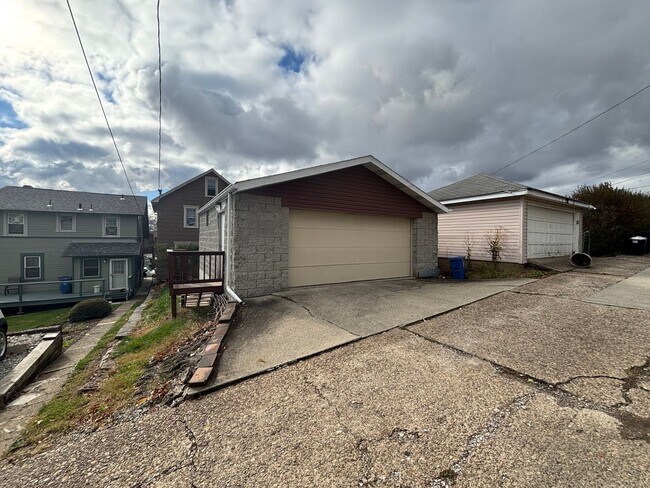 Foto del edificio - Want to stop renting and finally own your own home? Now you CAN — with our Lease with Option to P...