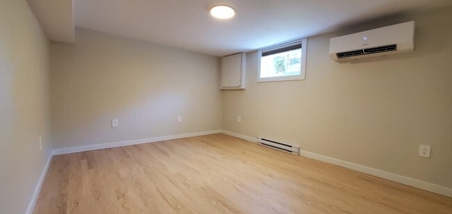 Building Photo - 371 Bridge St E