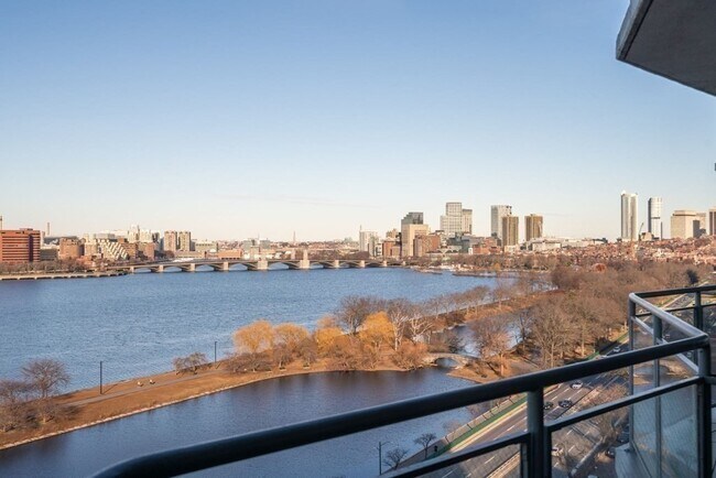 Building Photo - 331 Beacon St