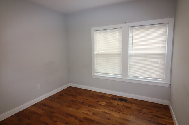 Building Photo - 477 Meridian St