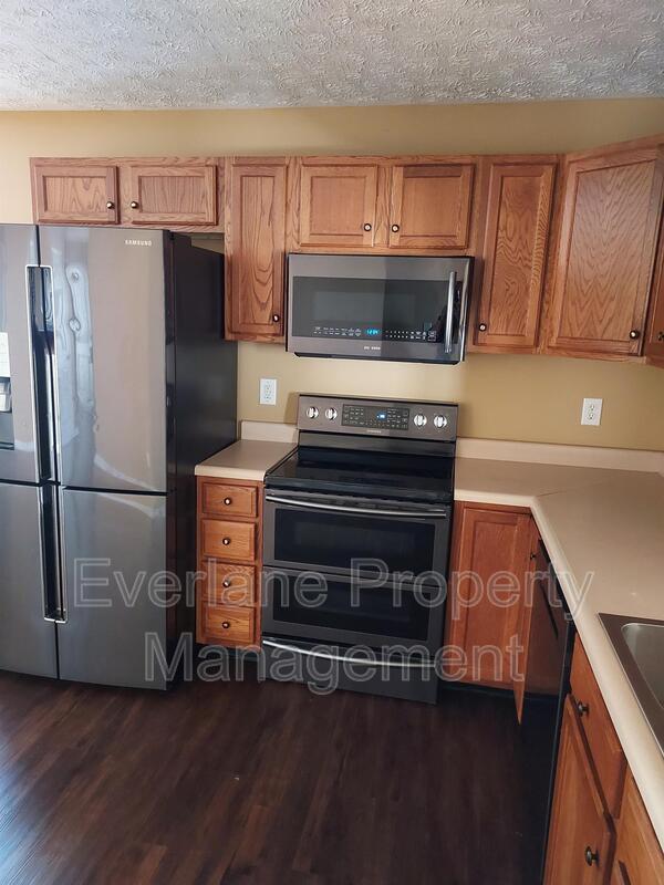 Building Photo - 10693 Summerwood Ln
