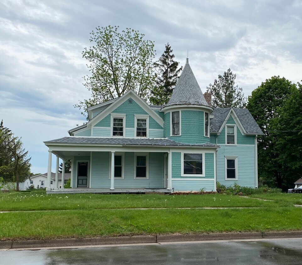 312 Crocker St Unit 1, Mazomanie, WI 53560 Apartments Mazomanie, WI