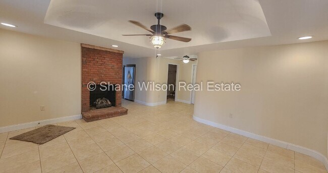 Foto del edificio - 5 Acres! Land to Roam and a big house to go with it!