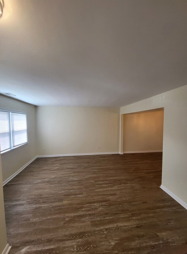 Building Photo - 423 Burr Oak Ct
