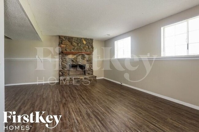 Foto del edificio - 4321 Castle Heights Dr