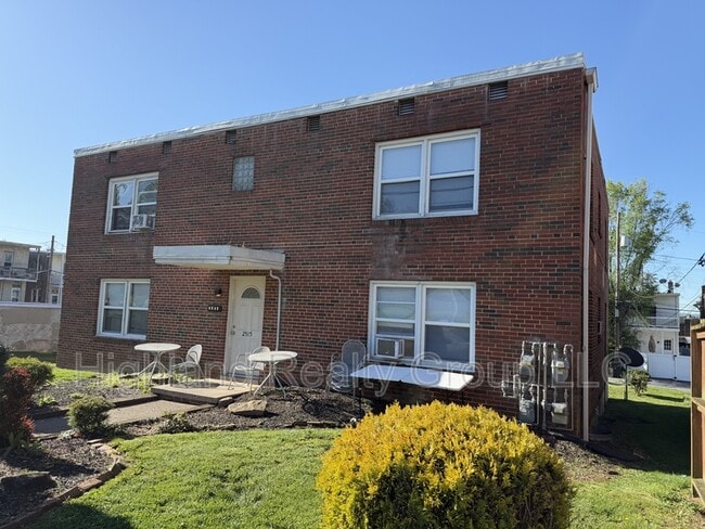 Foto del edificio - 2515 Woodlawn St