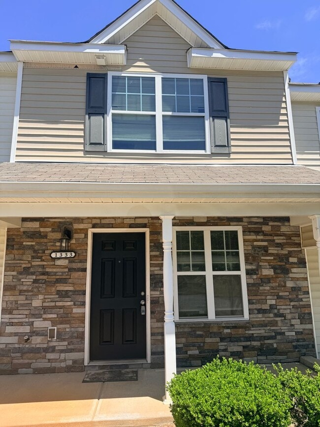 Building Photo - Upgraded Townhome