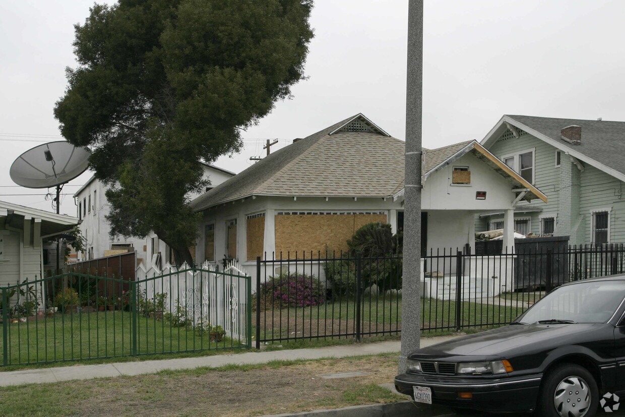 Primary Photo - 1577 W 46th St