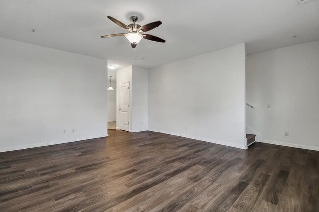 Building Photo - 324 Laurel Oak Ln