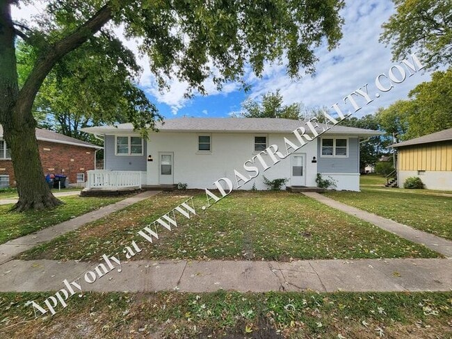 Building Photo - Nice Updated 2 Bed 1.5 Bath Duplex in Base...