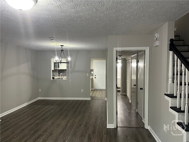 Building Photo - 170 Highland Park Dr