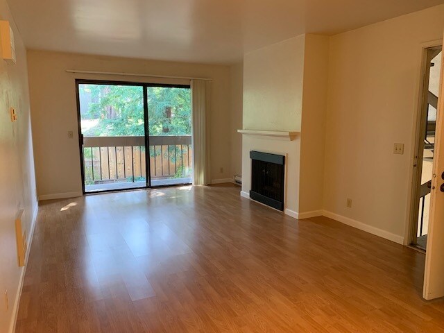 Building Photo - 3205 Golden Oaks Ln