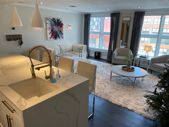Cocina con vista al área de estar - 1330 Clinton St