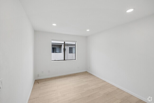 1 habitación, 1 baño - 900 pies cuadrados - Habitación - Warner Manor Apartments