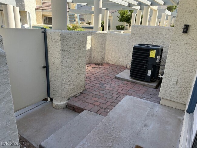 Foto del edificio - 8901 Antioch Way