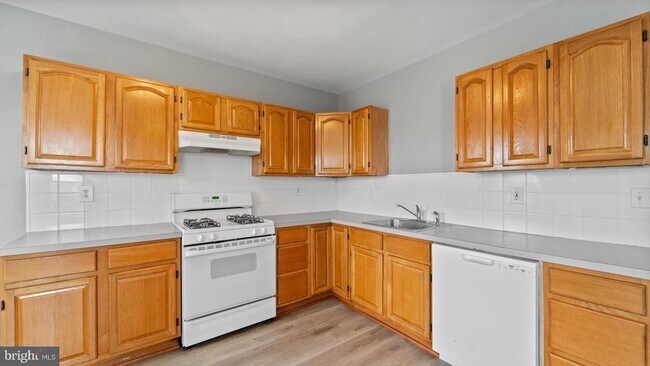 Building Photo - 203 S Springfield Rd