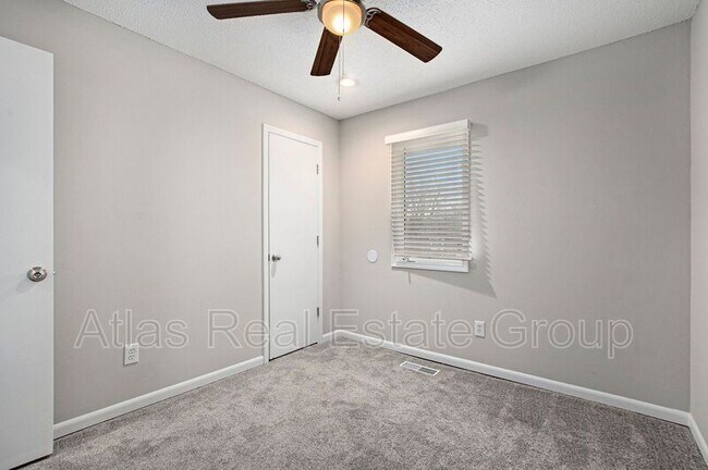 Foto del edificio - 7620 N Rhode Ave