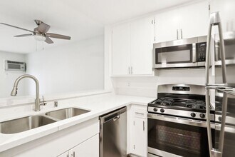 Interior Photo - 5405 Lindley Avenue