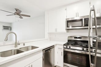 Interior Photo - 5405 Lindley Avenue