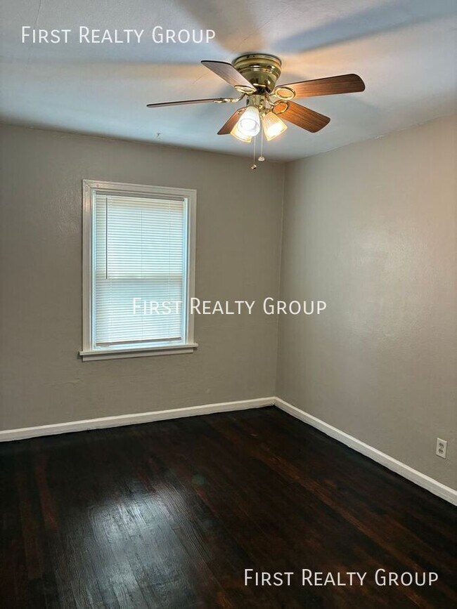 Foto del edificio - 207 Ashwood Ave