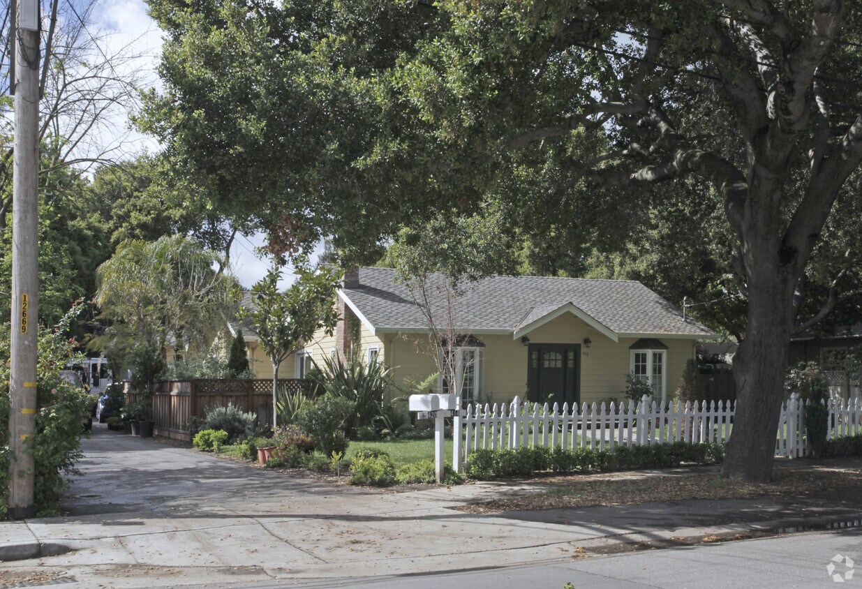 Primary Photo - 414-420 O'Connor St