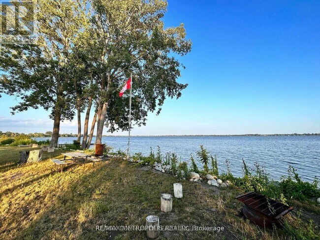 Photo du bâtiment - 498 Hiscock Shores Rd