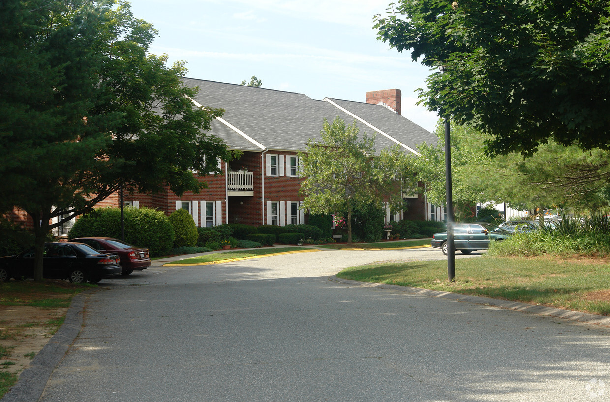 Building Photo - GROVELAND HA