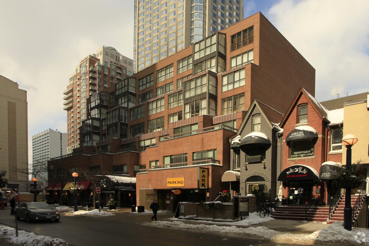 Primary Photo - Renaissance Court