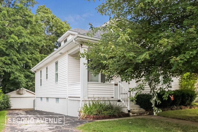 Building Photo - 3983 Lovell Ave