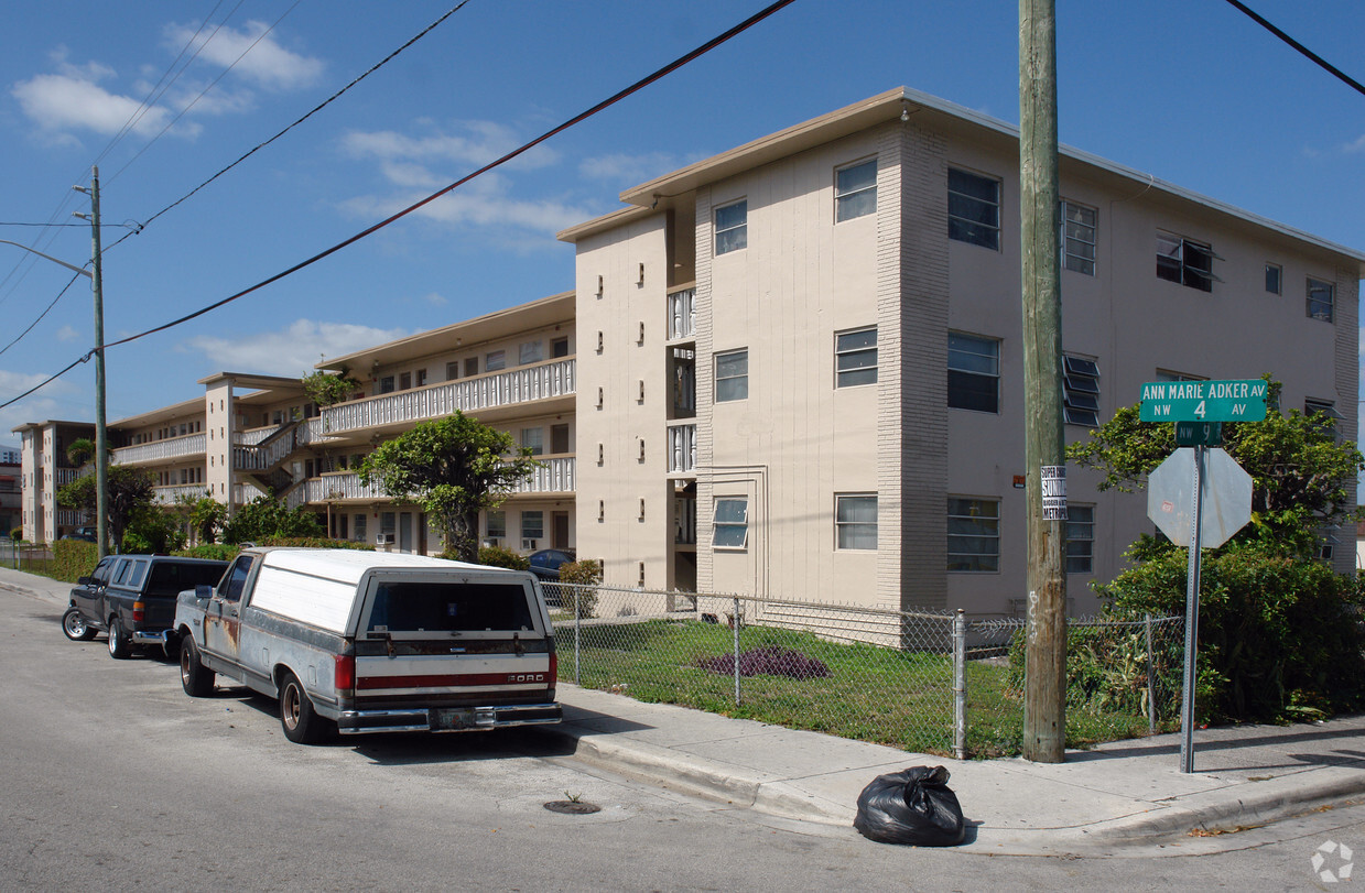 Building Photo - Cairns Apartments