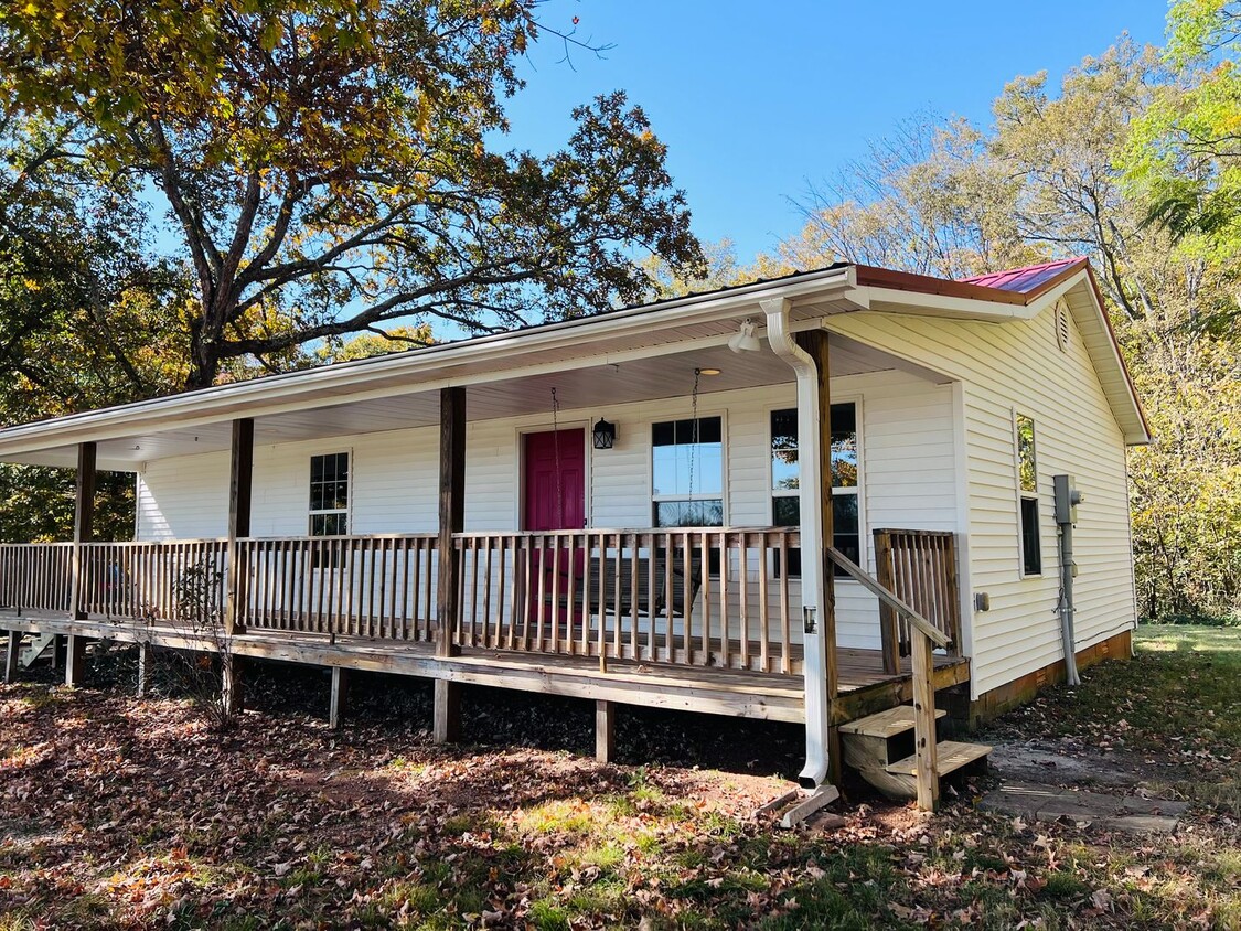 Primary Photo - 2 bed 1.5 Bath Single Family Home