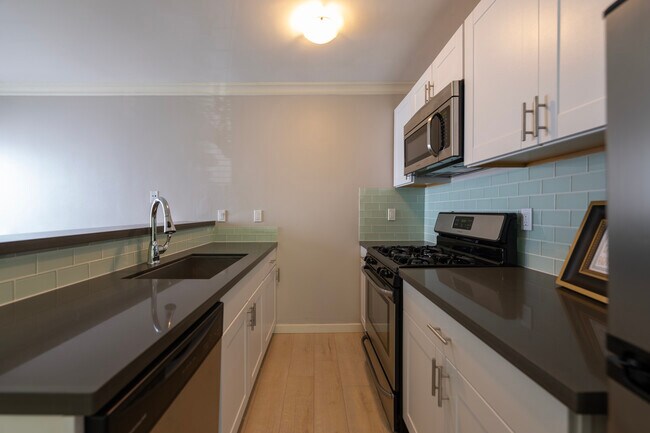 Building Photo - 11133 Cumpston St