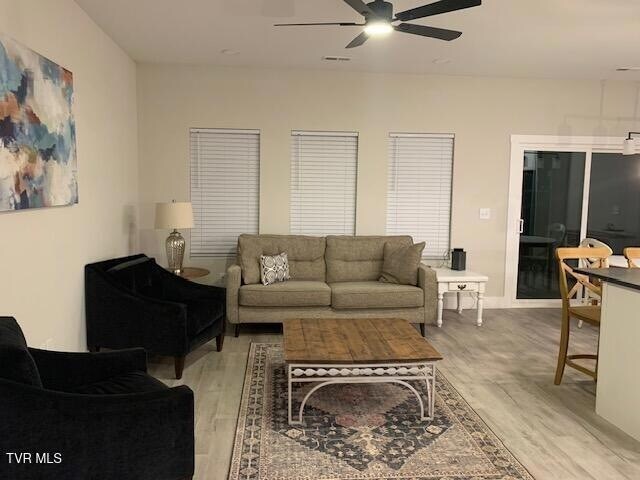 Foto del edificio - 705 N Main Ave