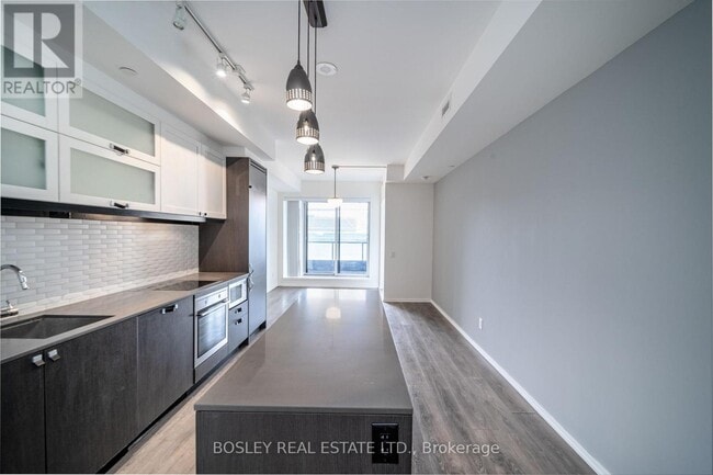 Building Photo - 783 Bathurst St