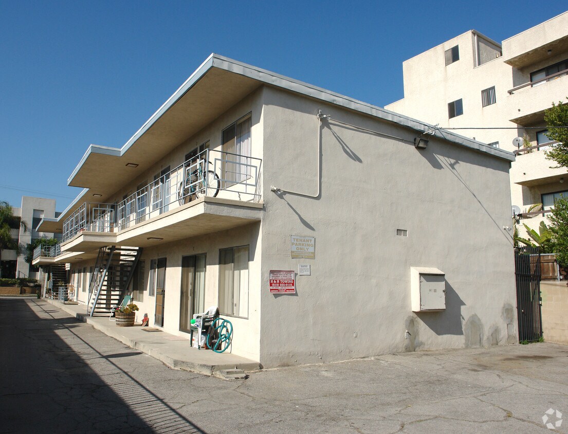 Building Photo - 5060 Bakman Ave