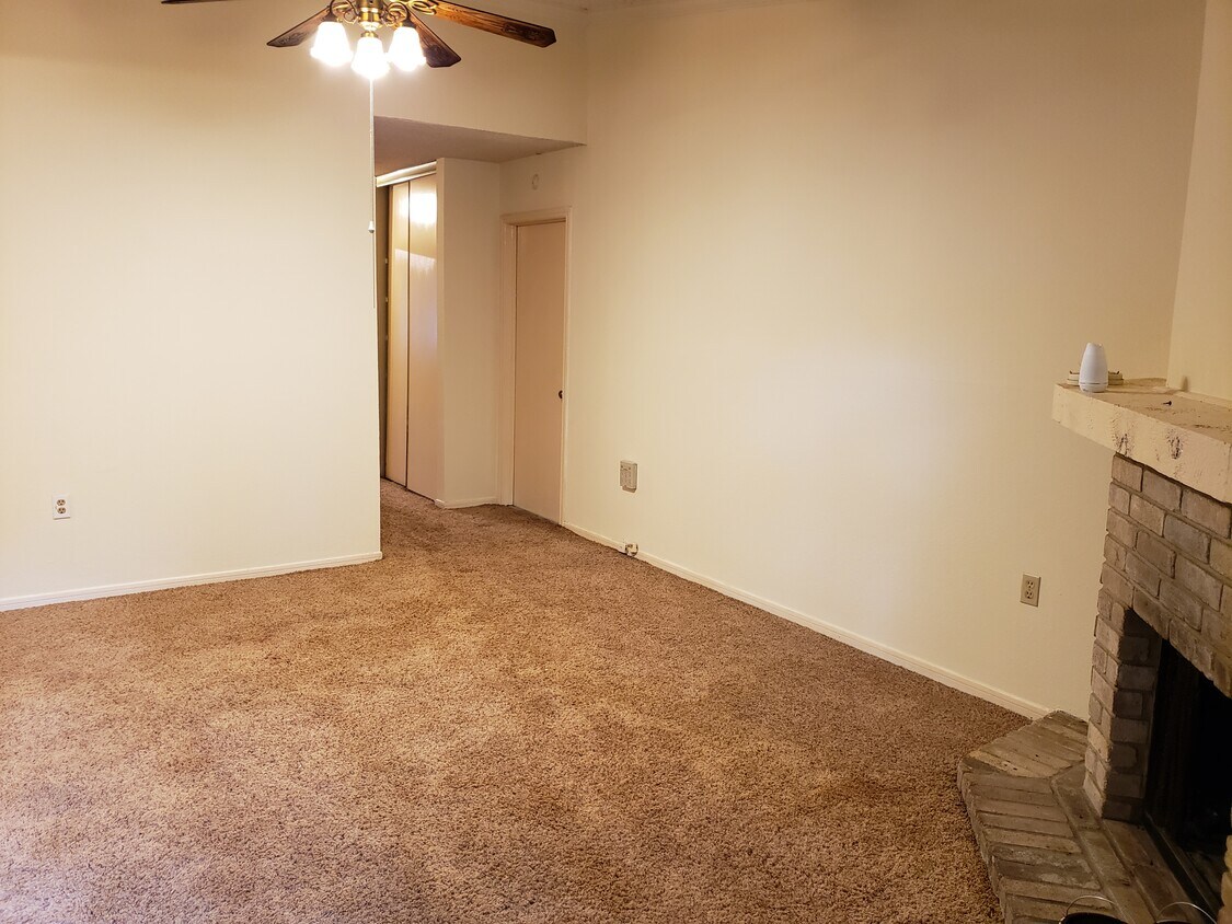 Living Room - 9414 Misty Meadows